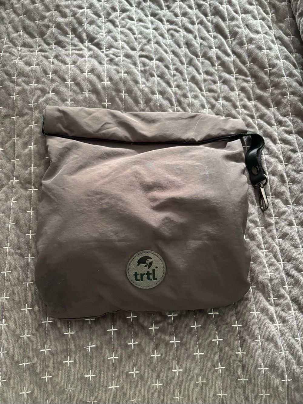 Trtl Gray Travel neck pillow - no head bobbing